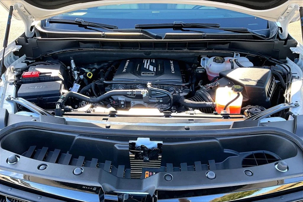 Used 2025 White Cadillac V-Series image 9