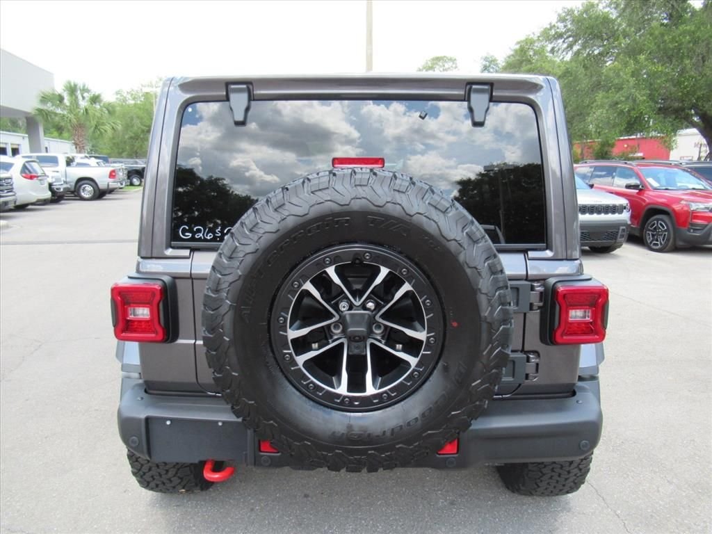 New 2026 Granite Crystal Metallic Clear-Coat Exterior Paint Jeep Rubicon X image 6