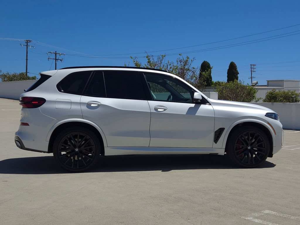 New 2026 Mineral White Metallic BMW xDrive40i image 4