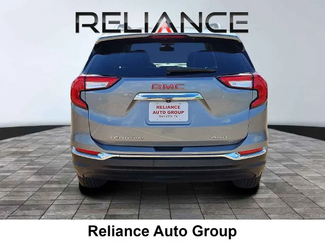 Used 2024 Silver GMC SLT image 6