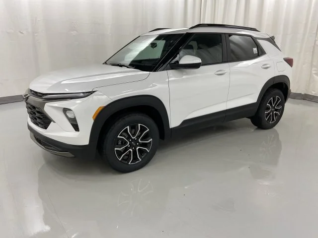 Used 2024 Summit White Chevrolet ACTIV image 2