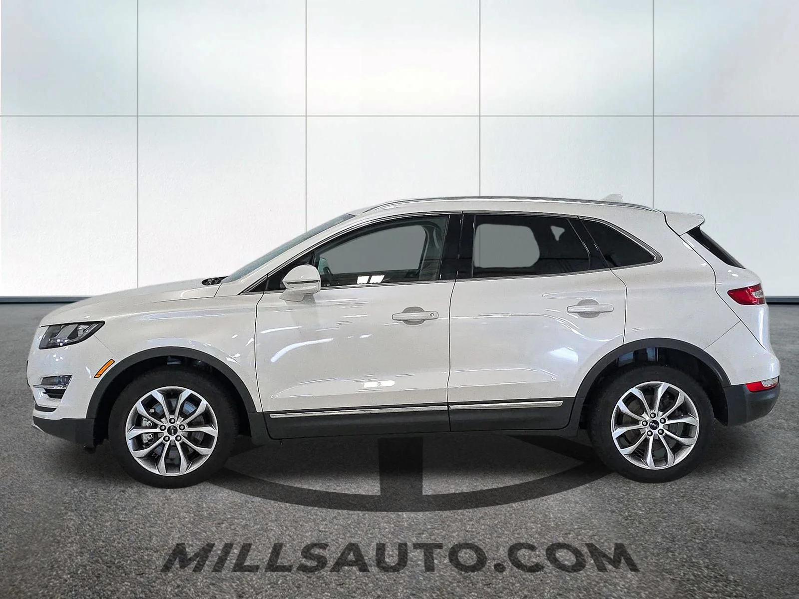 Used 2019 White Lincoln Select image 3