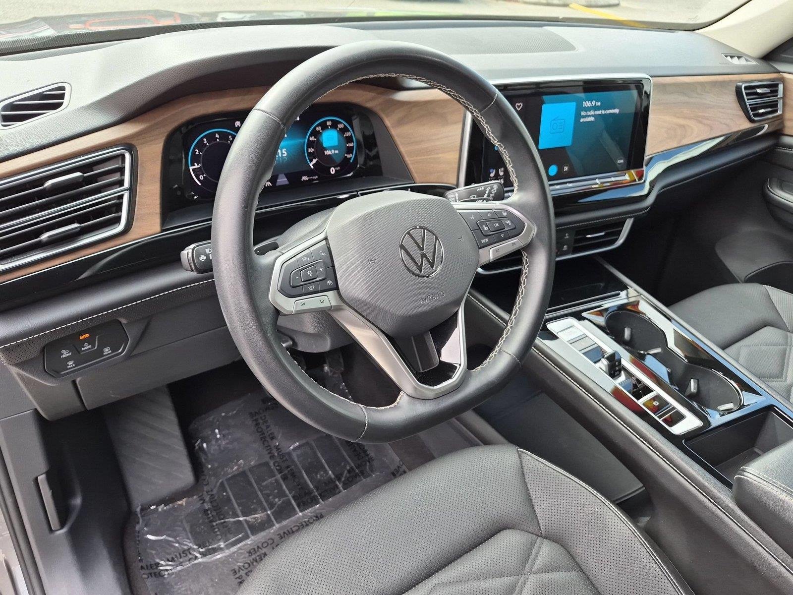 Used 2024  Volkswagen 2.0T SE w/Technology image 18