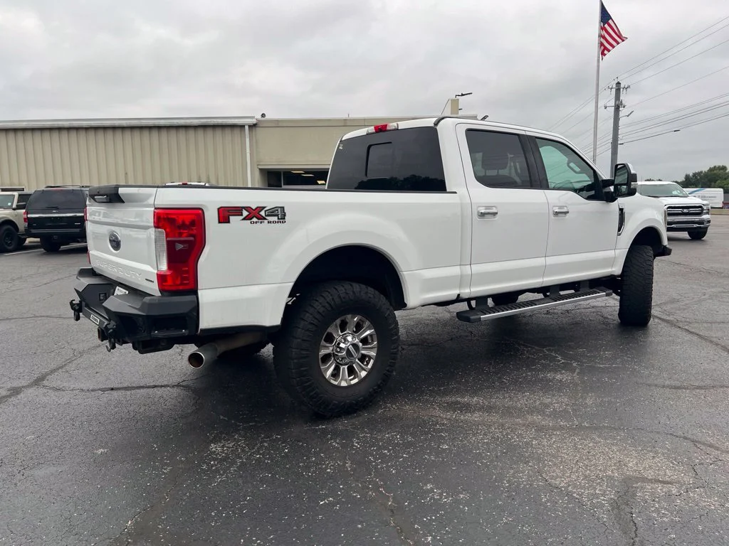 Used 2017 Oxford White Ford XLT image 3