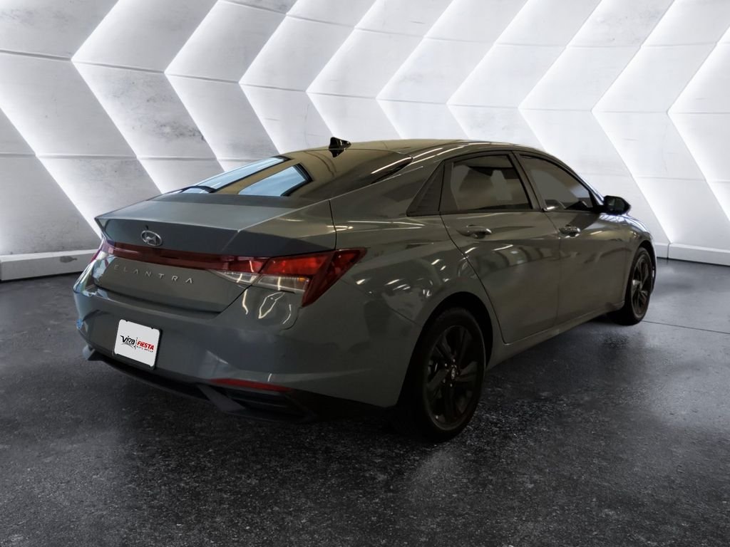 Used 2022 Gray Hyundai SEL image 4