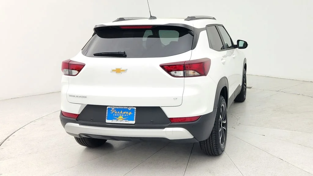 New 2026 Summit White Chevrolet LT image 7