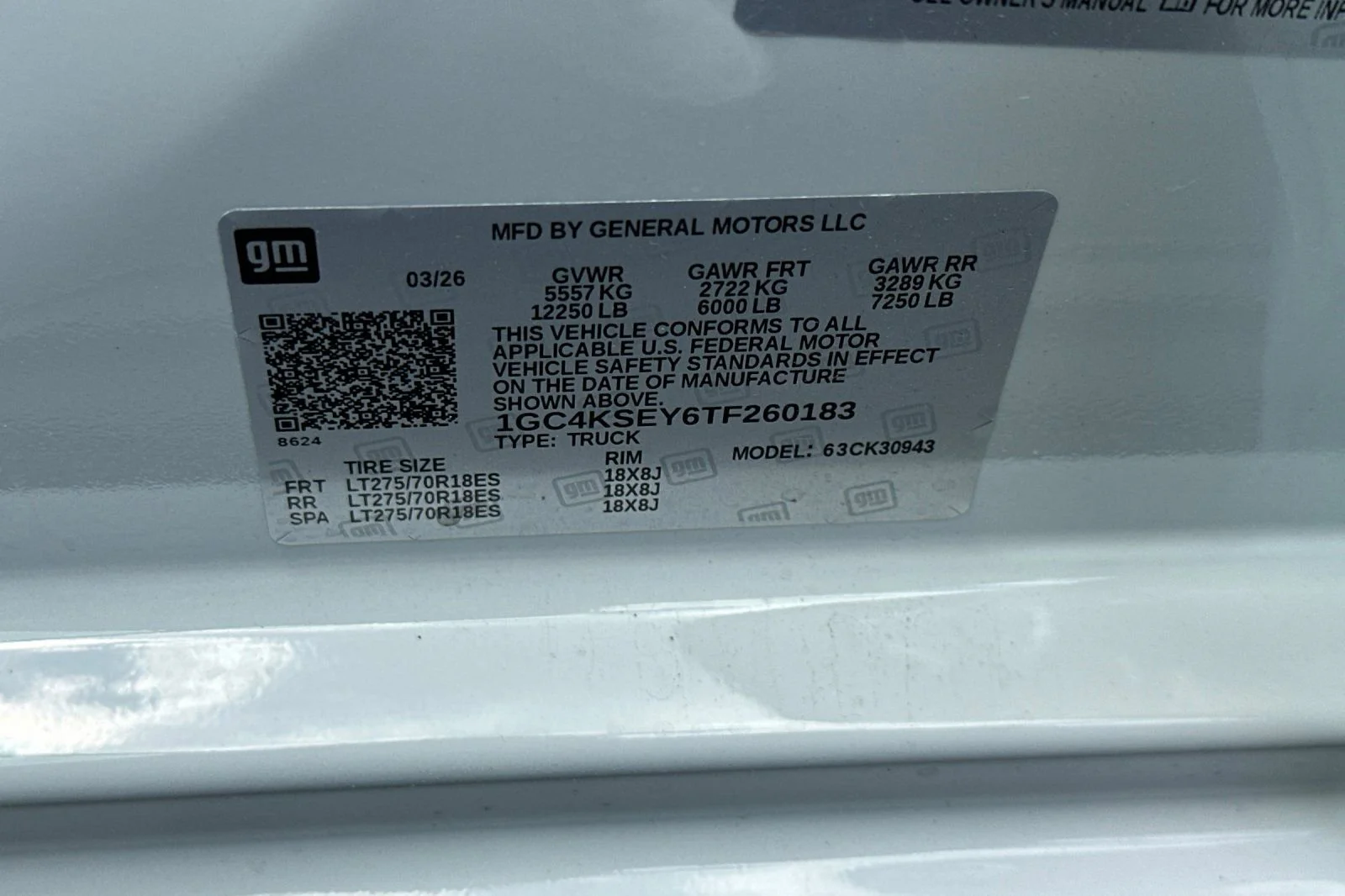 New 2026 Summit White Chevrolet WT image 25