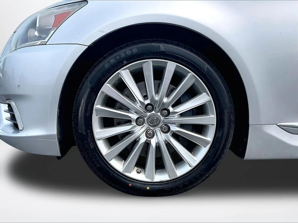 Used 2014 Silver Lexus 460 image 9