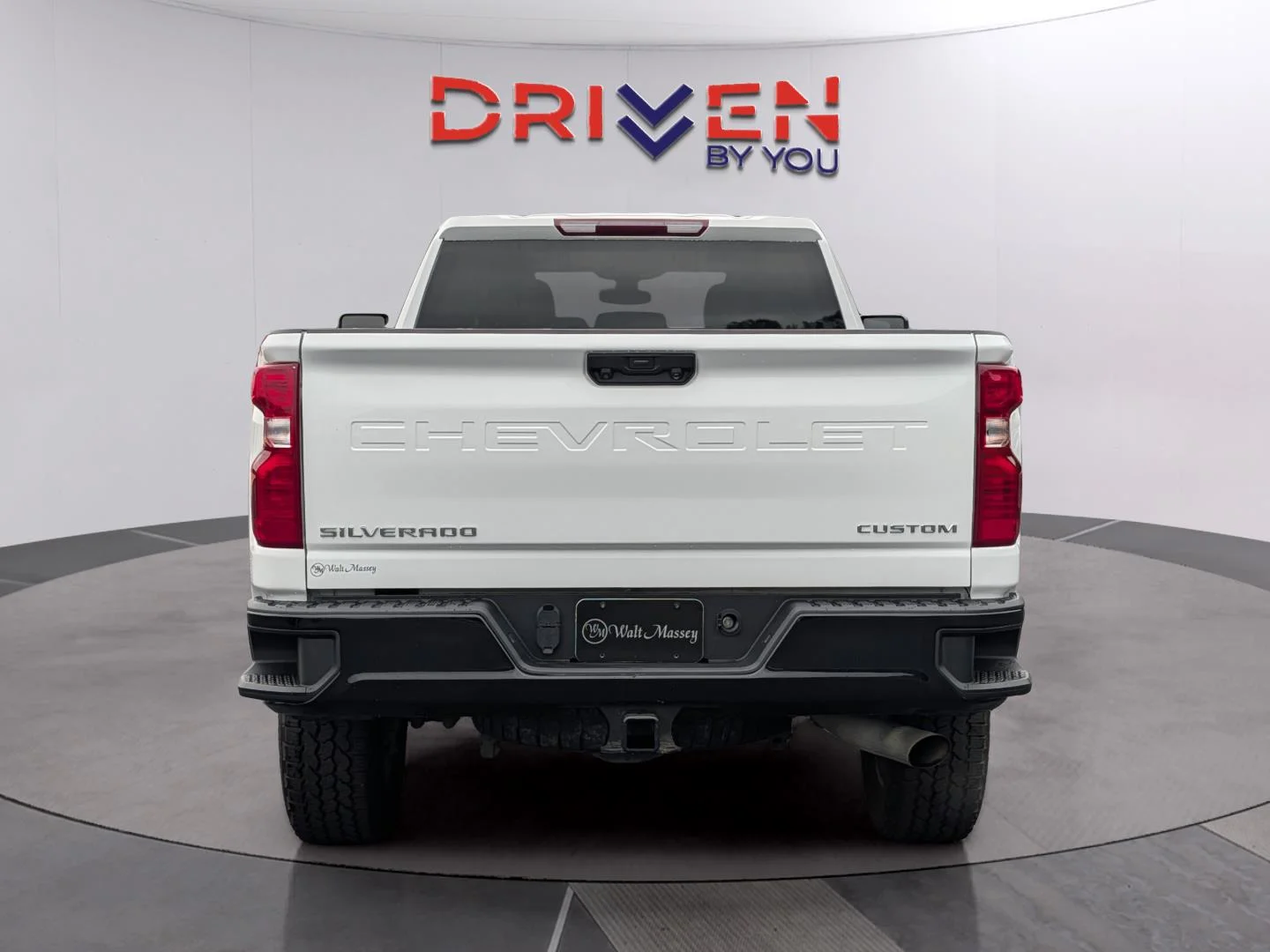 Used 2023 Summit White Chevrolet Custom image 4
