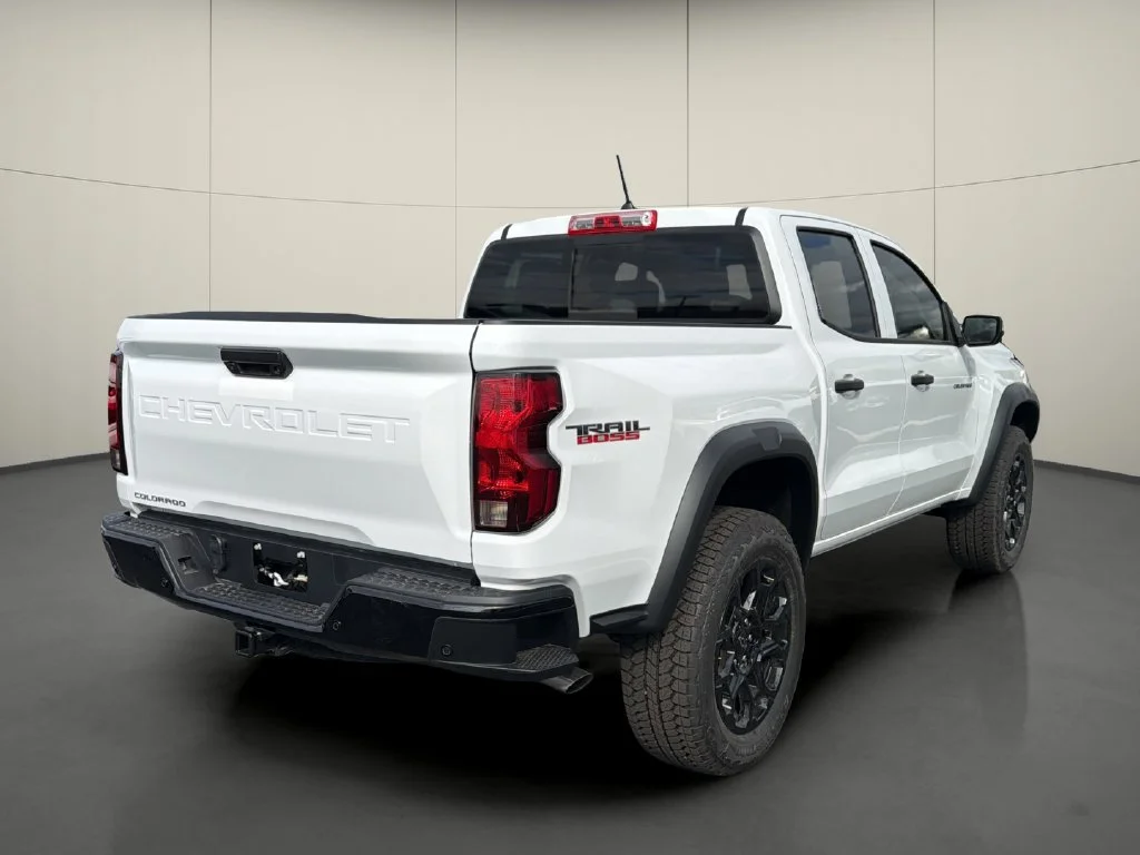 New 2026 Summit White Chevrolet Trail Boss image 7