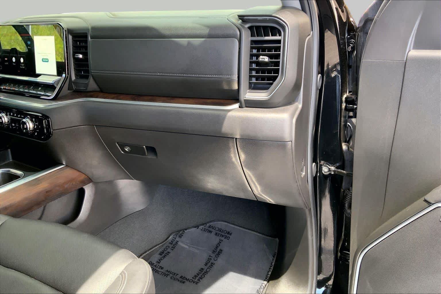 Used 2025 Onyx Black GMC SLT image 19