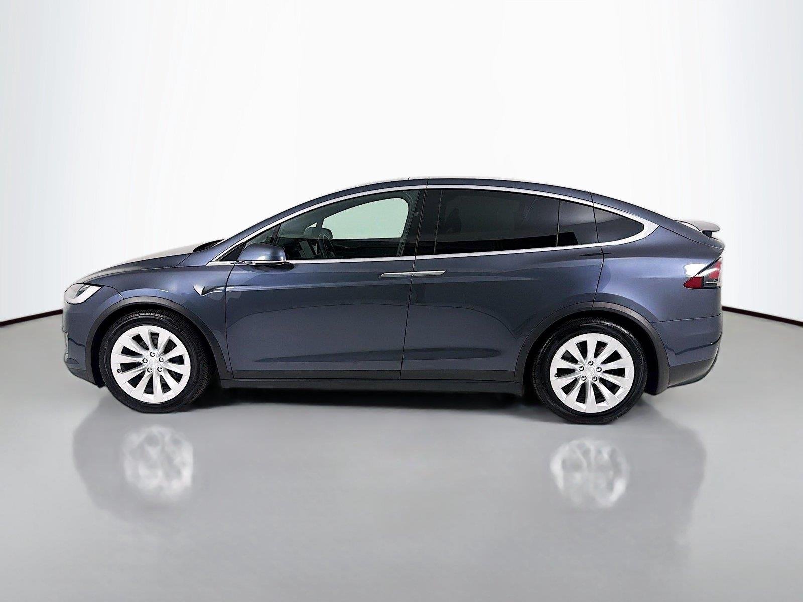Used 2018  Tesla 100D image 2