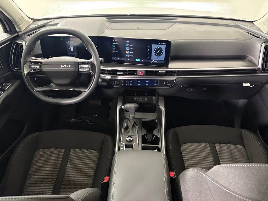 New 2026 Glacial White Pearl Kia LX image 33