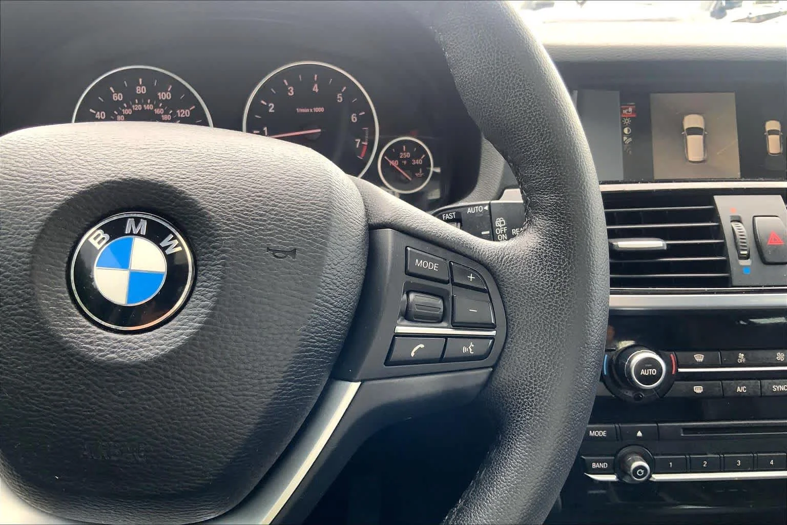 Used 2015 Alpine White BMW xDrive28i image 25