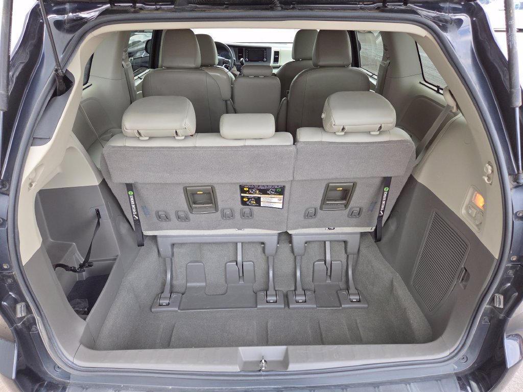 Used 2020 Black Toyota XLE Premium image 21