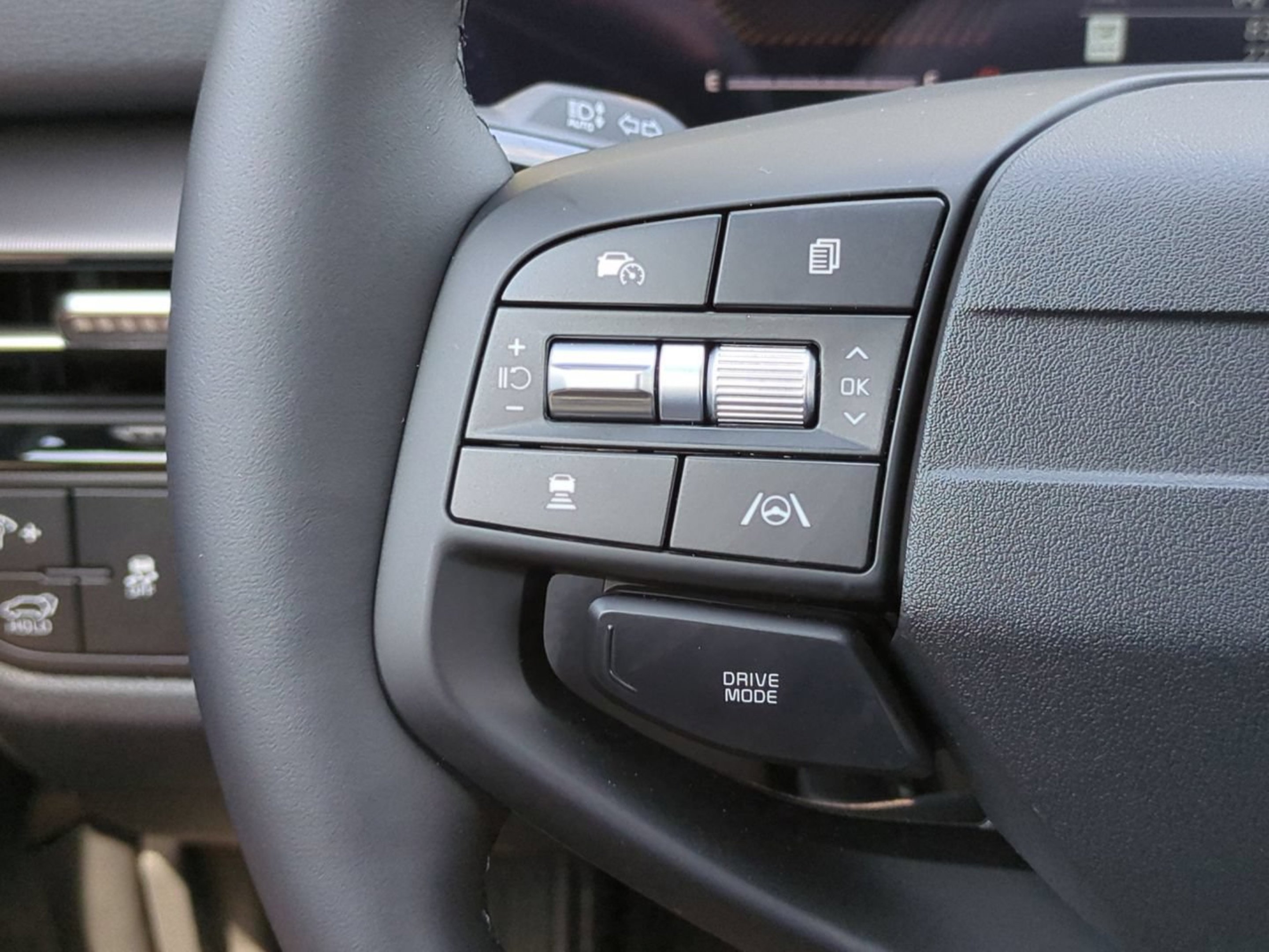New 2026 Glacial White Pearl Kia EX image 30
