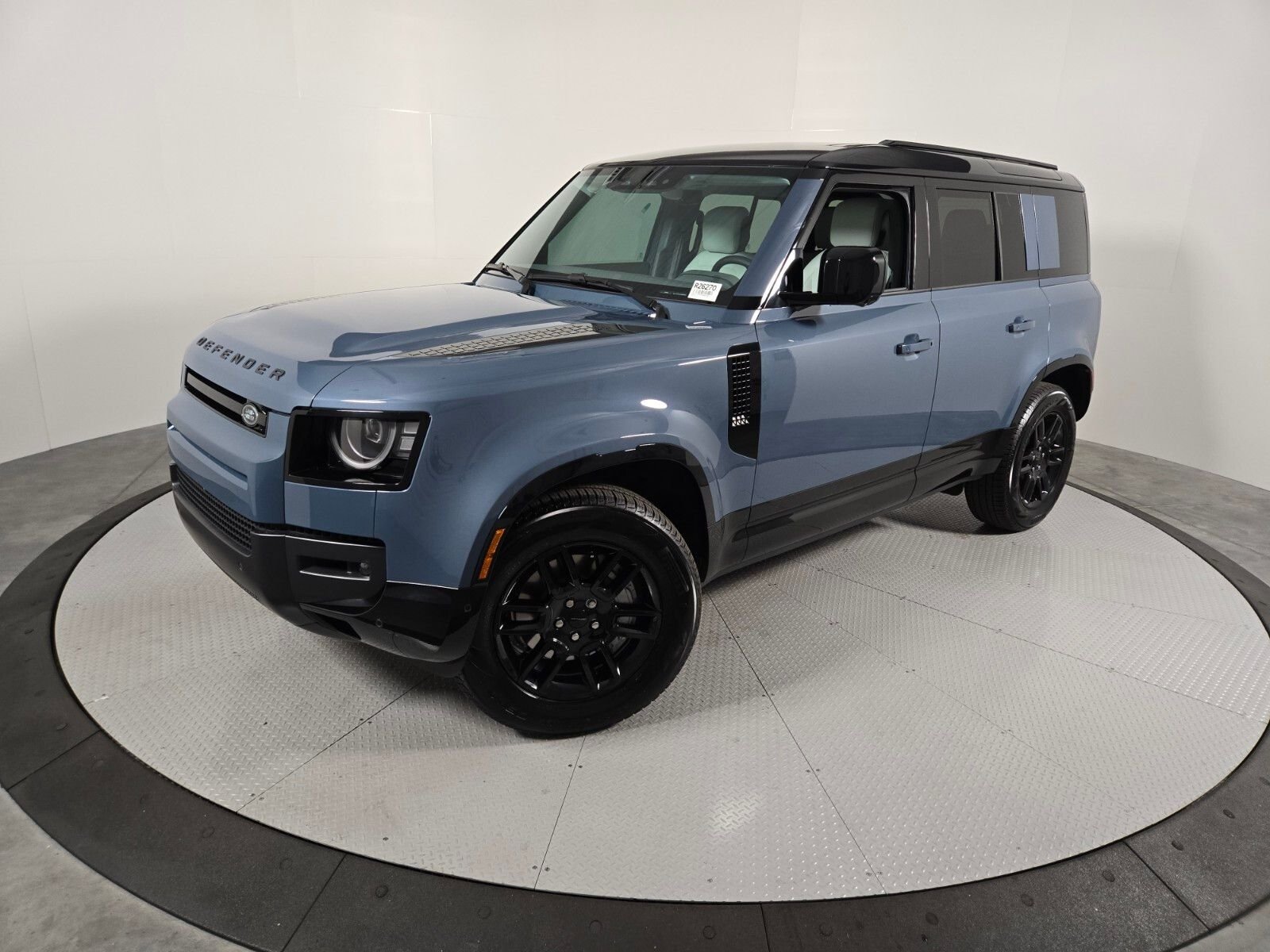 New 2026 Tasman Blue Land Rover X-Dynamic SE image 1