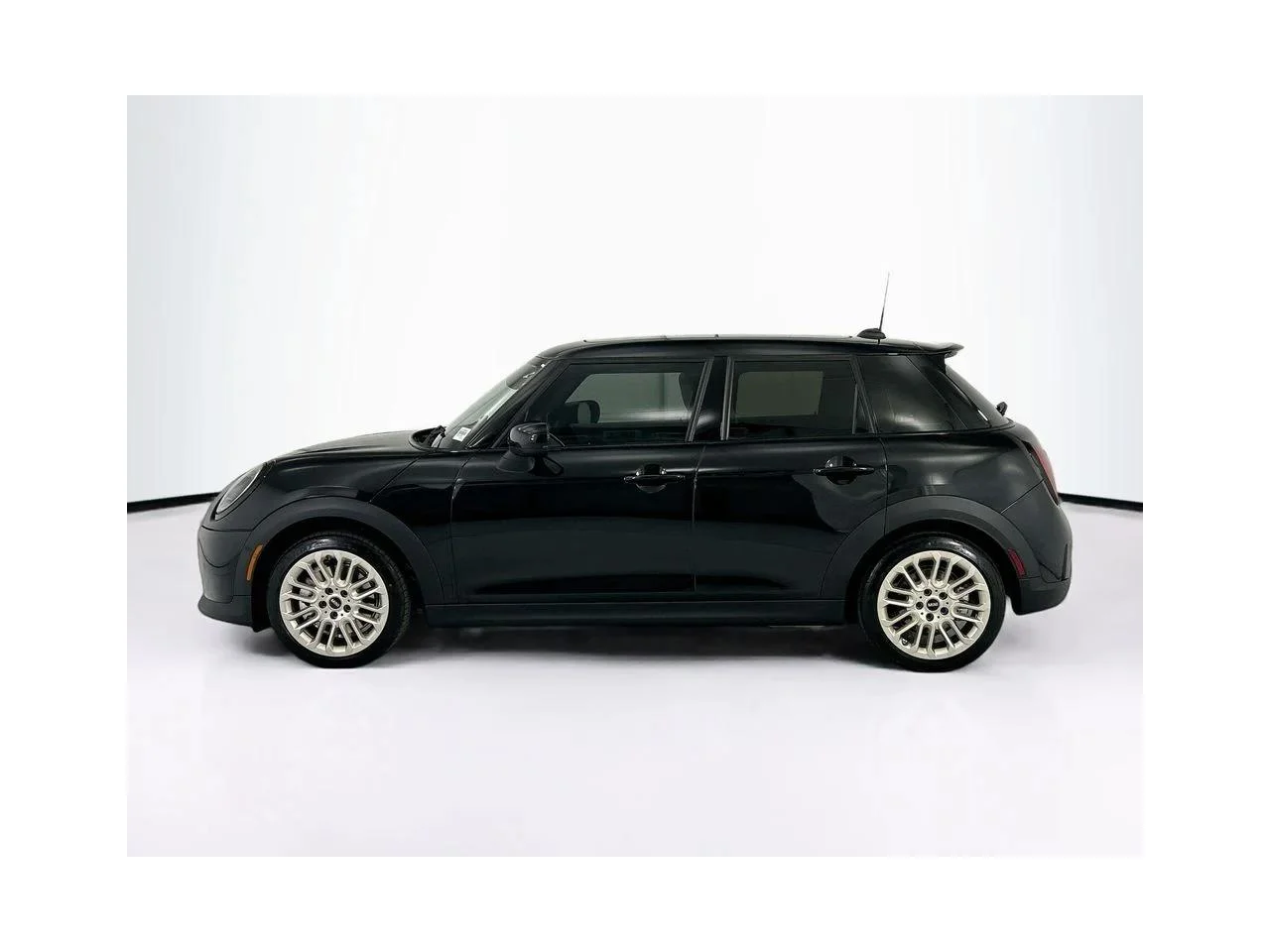 New 2026 Midnight Black II Metallic MINI SIGNATURE PLUS image 8