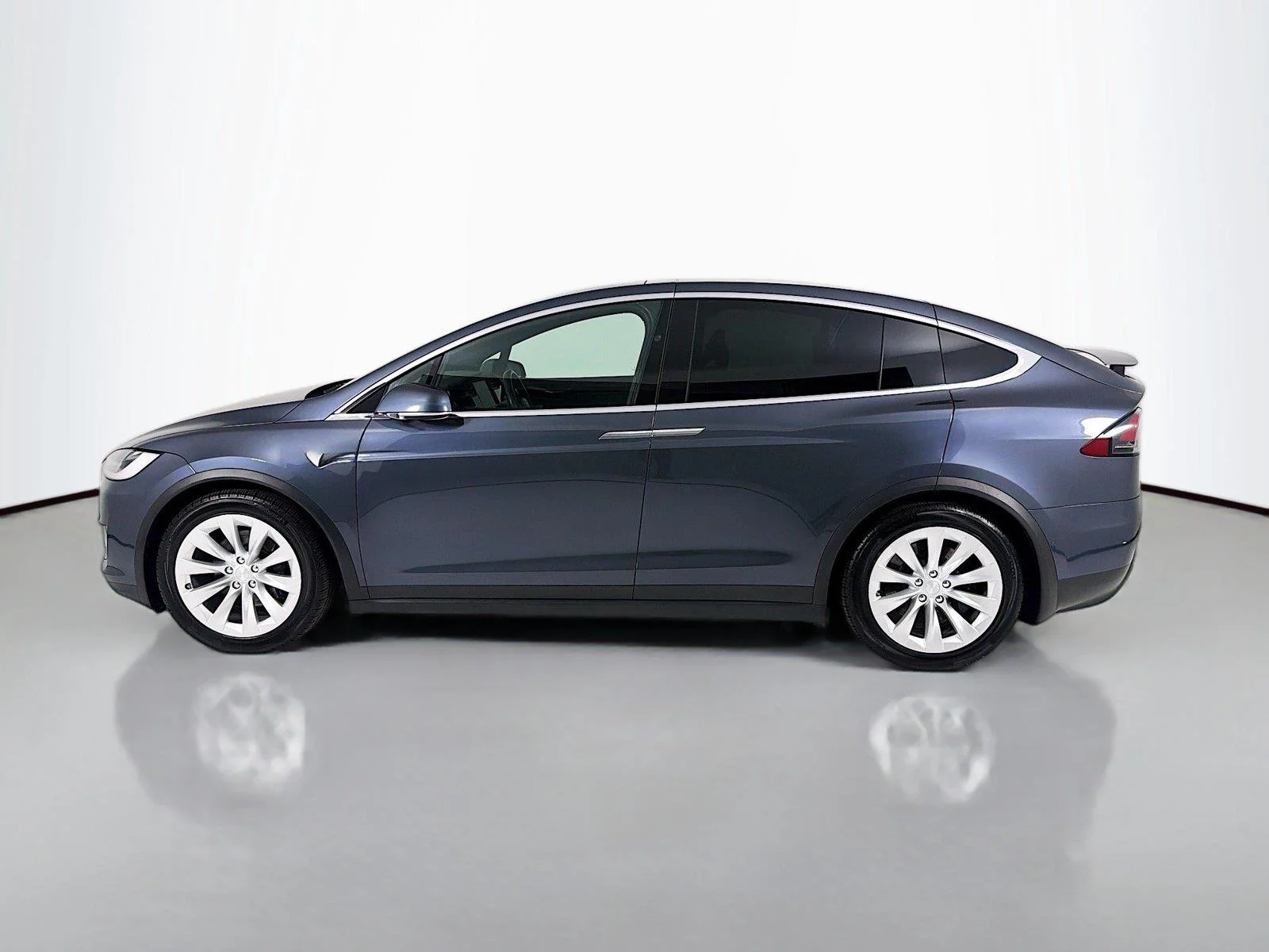 Used 2018  Tesla 100D image 2