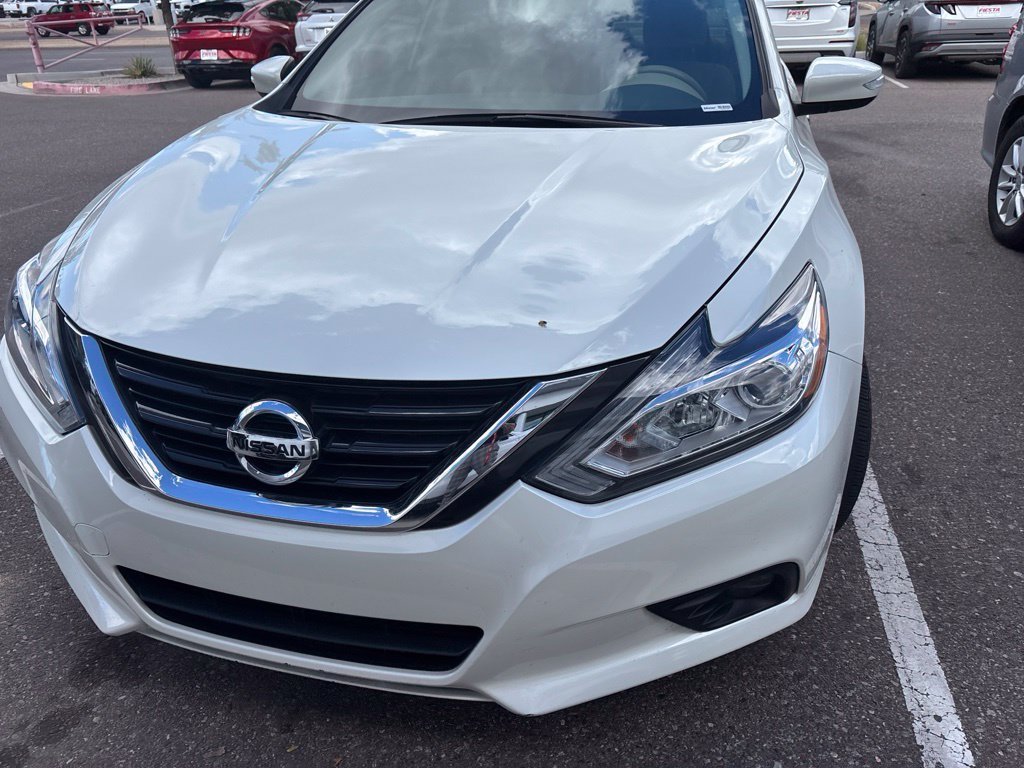 Used 2018 White Nissan 2.5 SV image 5