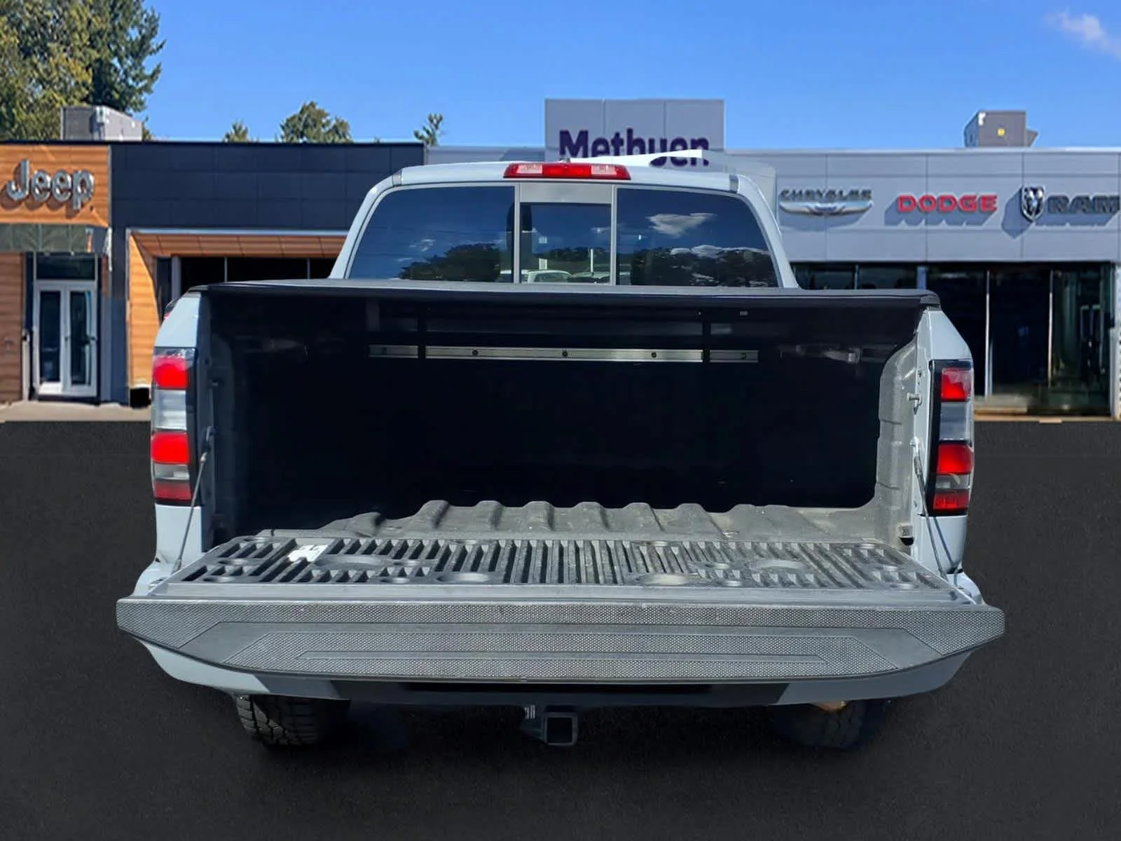 Used 2022 Boulder Grey Pearl Nissan PRO-4X image 6