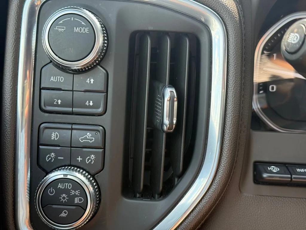 Used 2023 White GMC Denali image 17