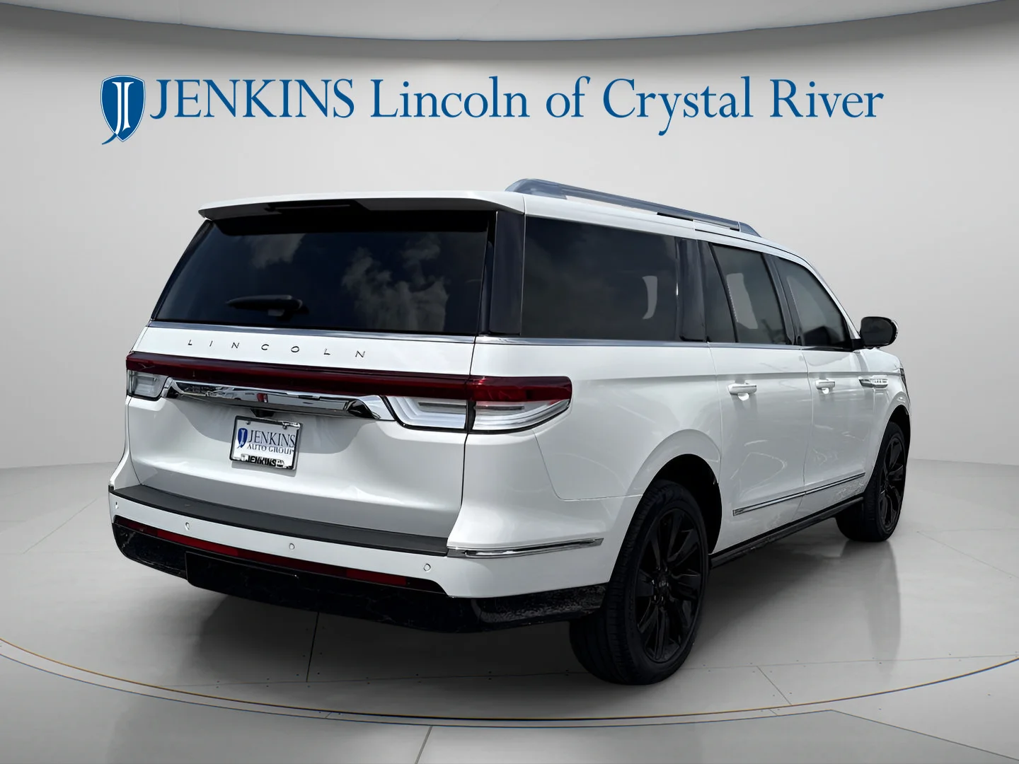 Used 2024 Pristine White Metallic Tri-Coat Lincoln Reserve image 5