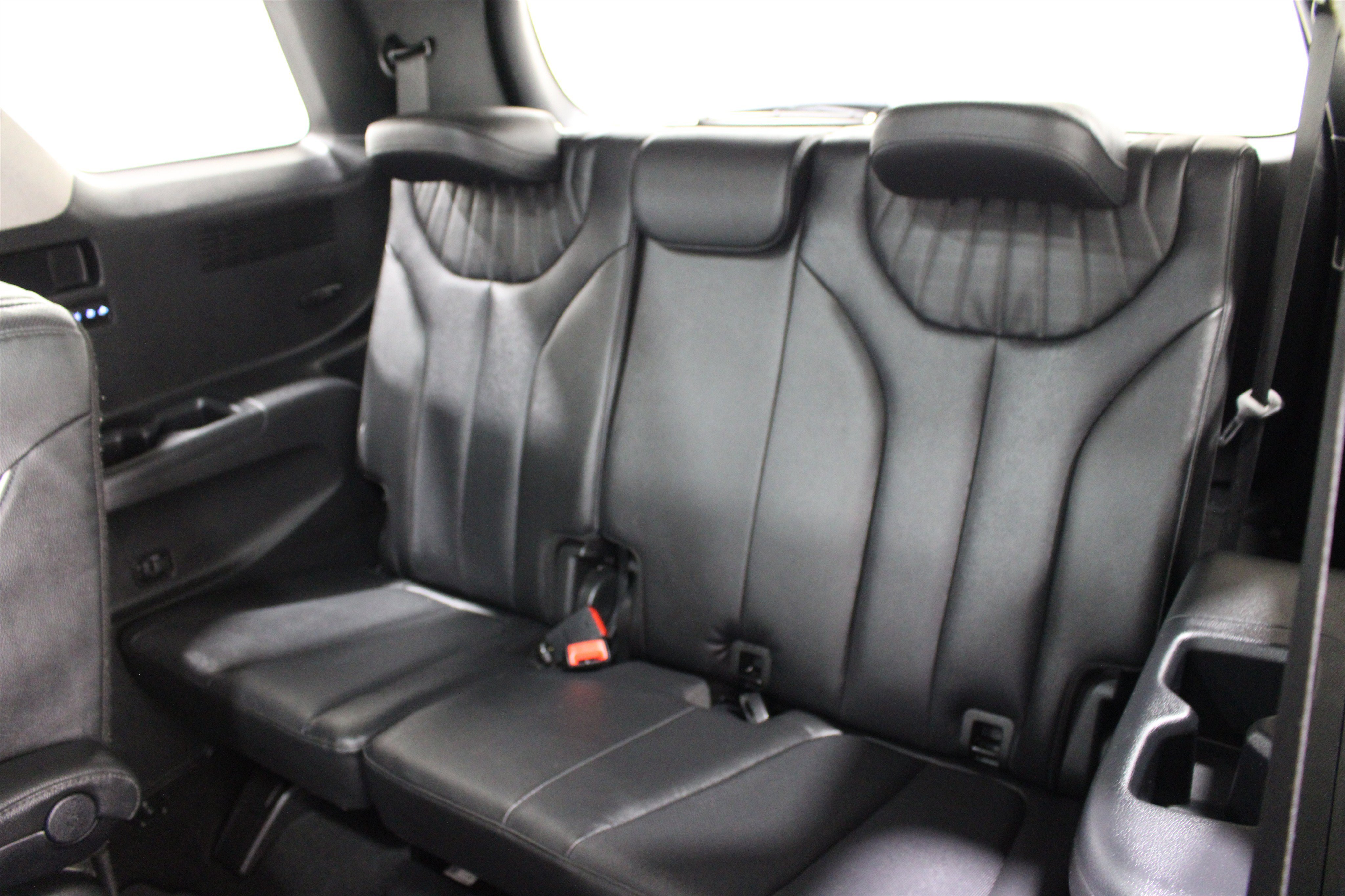 Used 2023 Abyss Black Pearl Hyundai Limited image 22