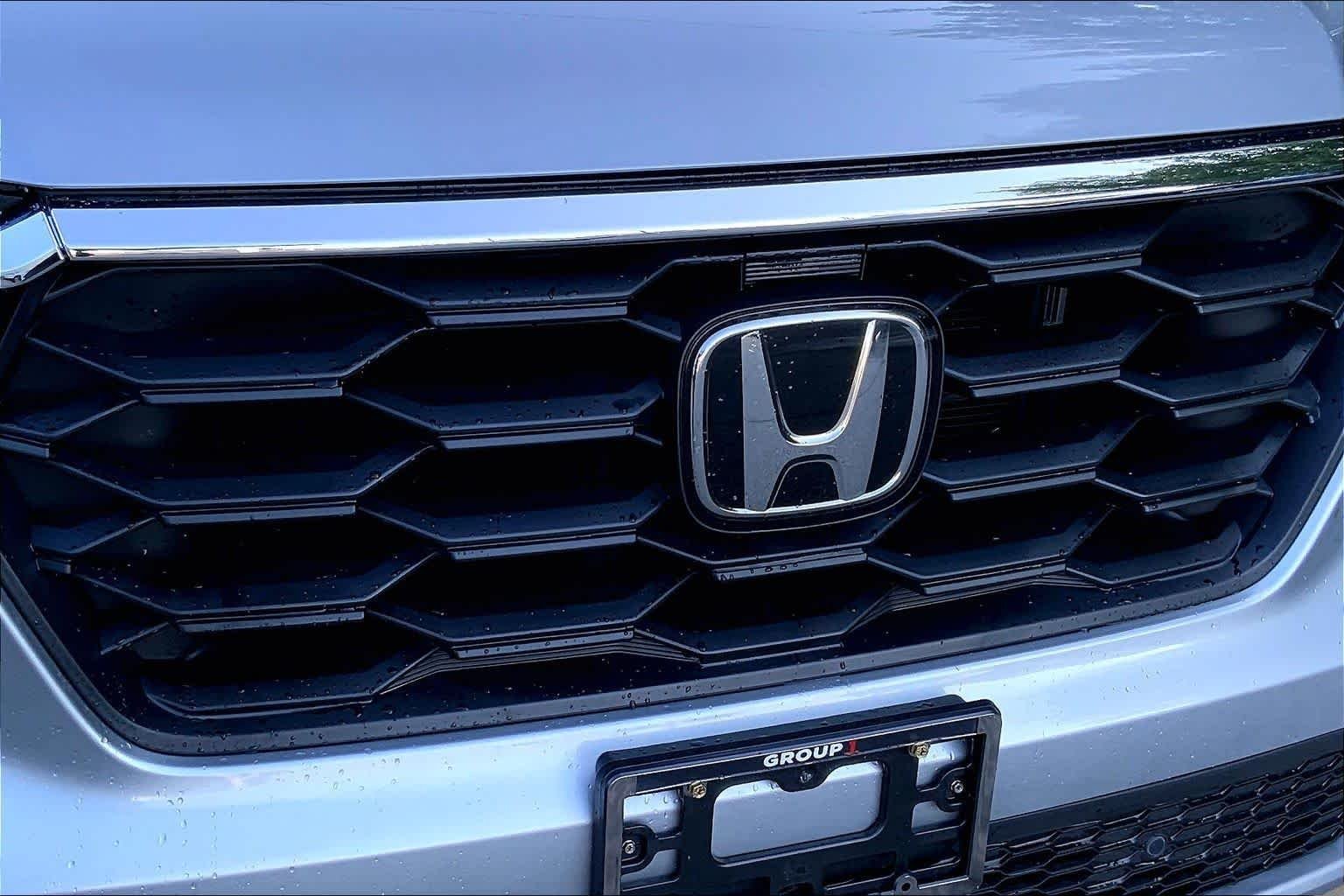 Used 2024 Lunar Silver Metallic Honda EX-L 8 Passenger image 32