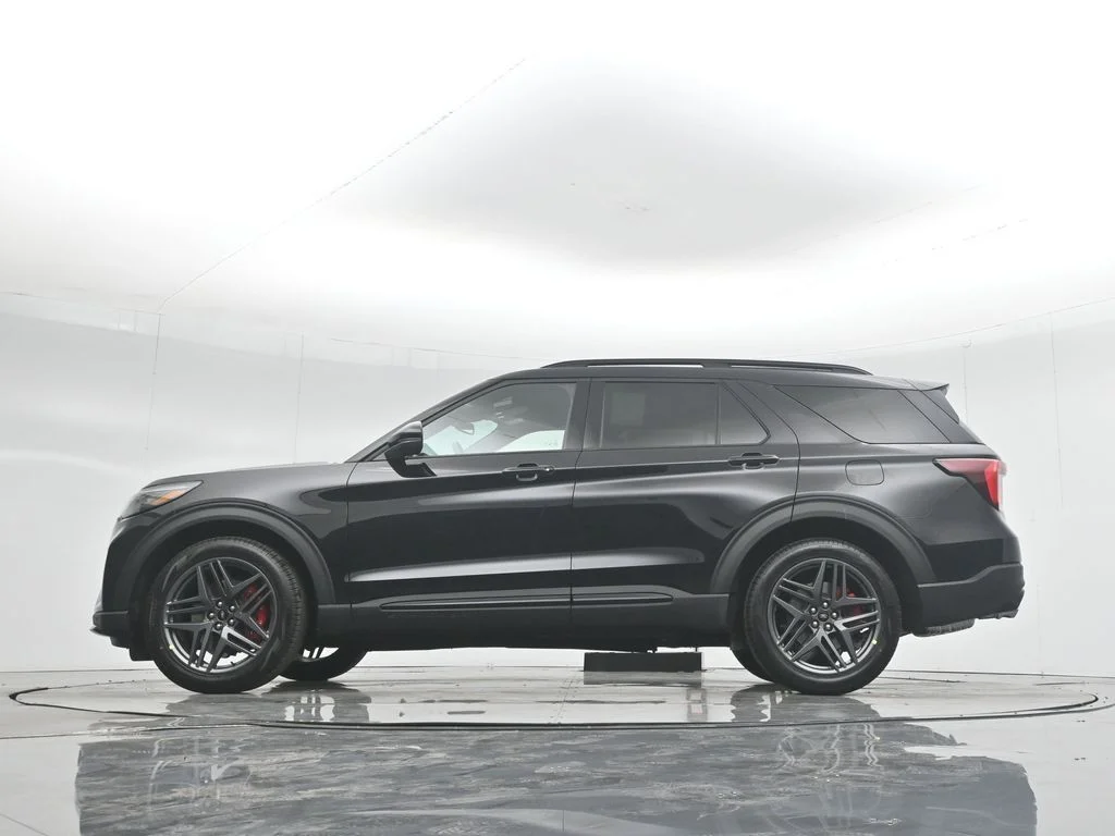 New 2026 Agate Black Metallic Ford ST image 7