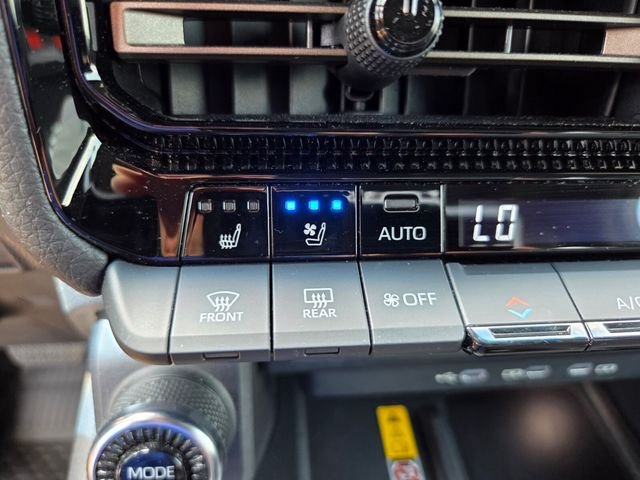 Used 2025  Toyota Base image 27