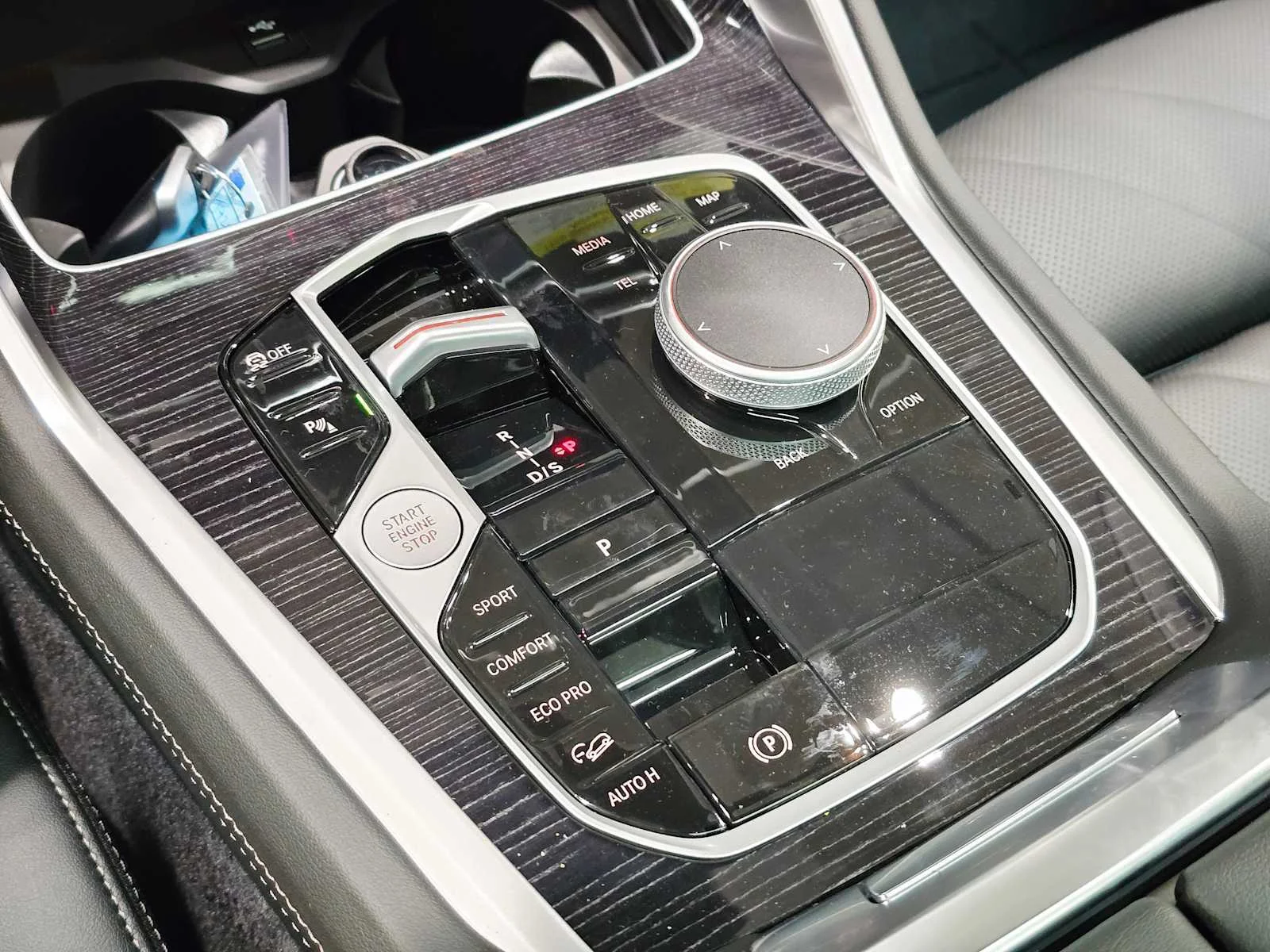 New 2026 Carbon Black Metallic BMW xDrive40i image 16