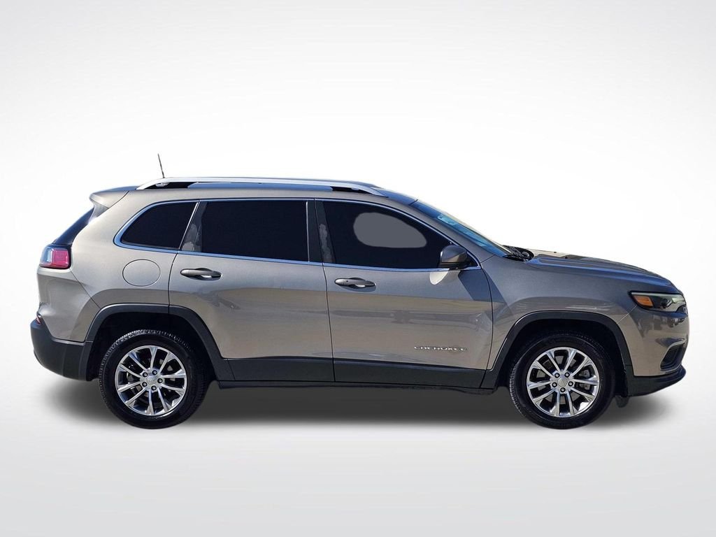 Used 2021 Beige Jeep Latitude Plus image 18