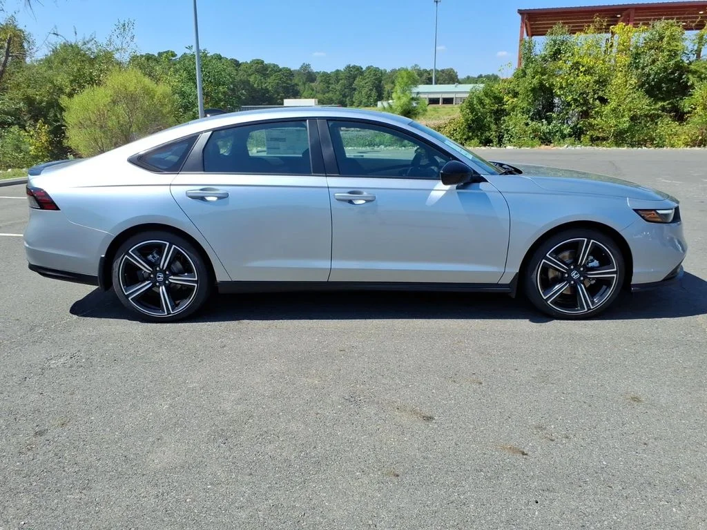 New 2026 Solar Silver Metallic Honda Sport Hybrid image 2