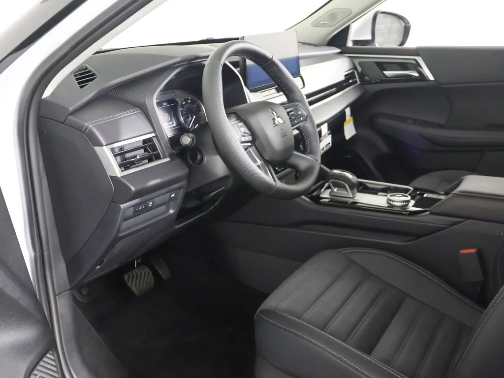 New 2026 White Mitsubishi SE image 25