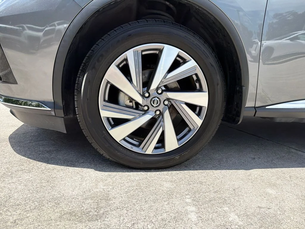 Used 2021 Gray Nissan SL image 12