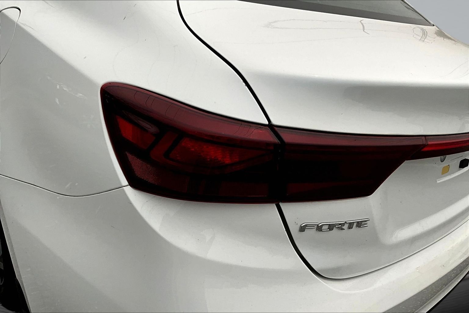Used 2021 White Kia LXS image 20