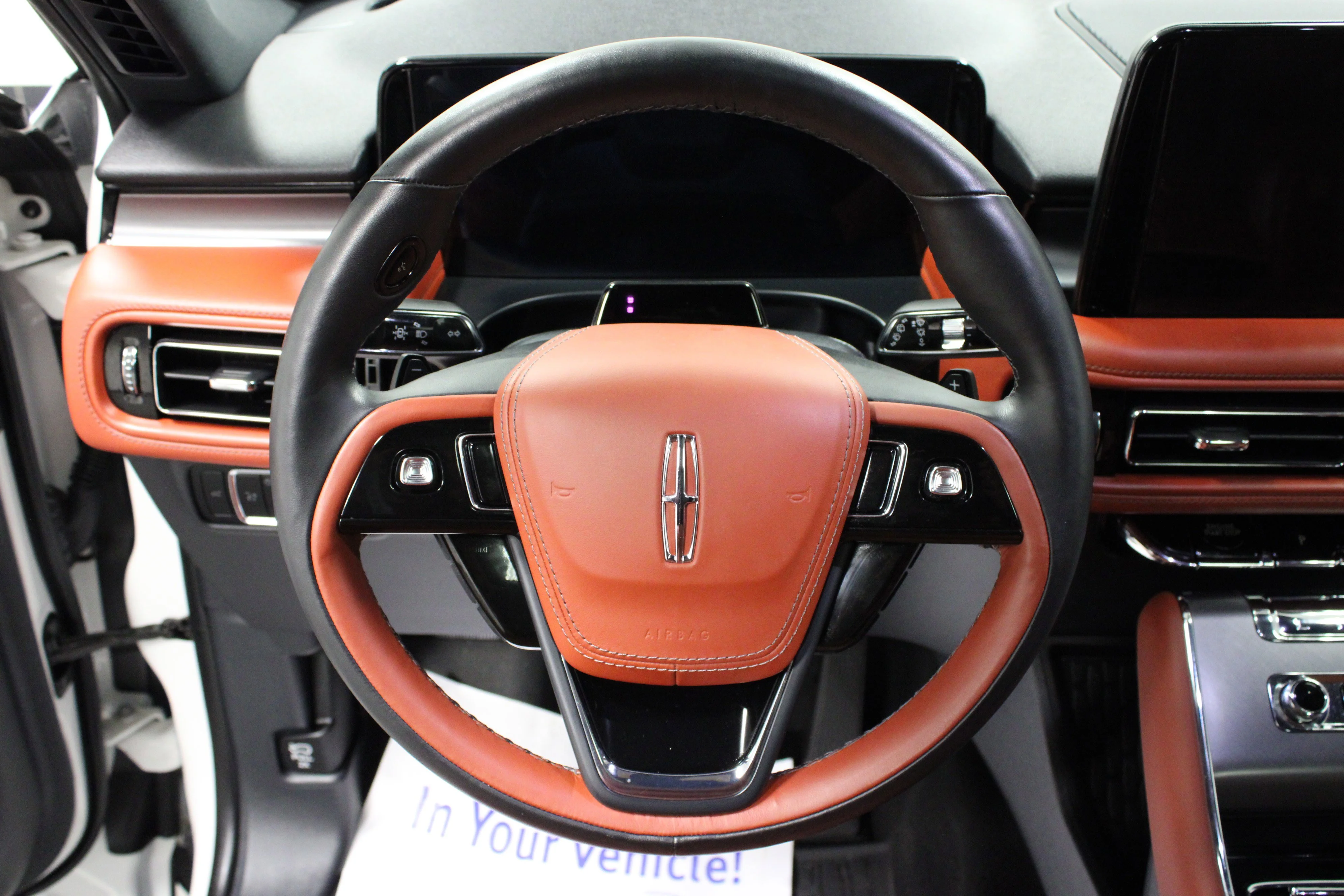 Used 2025 White Metallic Lincoln Reserve image 18