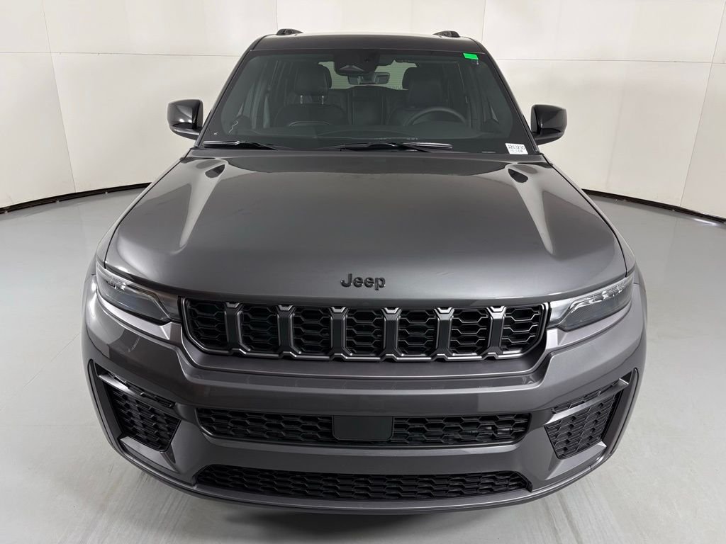 New 2026 Baltic Gray Metallic Clear-Coat Exterior Paint Jeep Altitude image 3