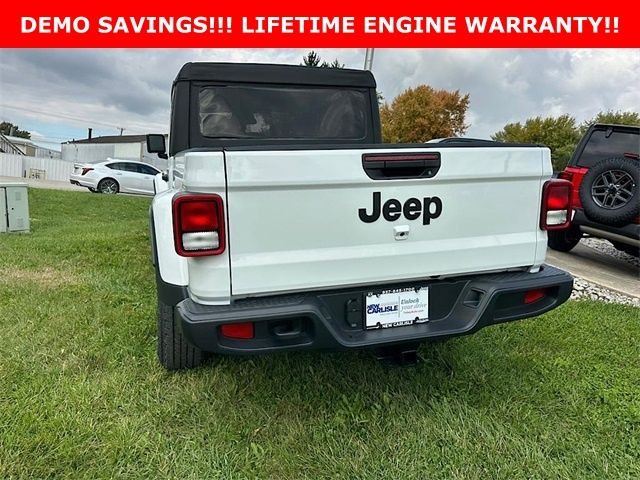 New 2026 Bright White Clear-Coat Exterior Paint Jeep Sport S image 8