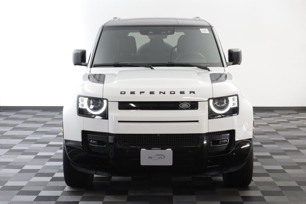 Used 2025 White Land Rover X-Dynamic SE image 23