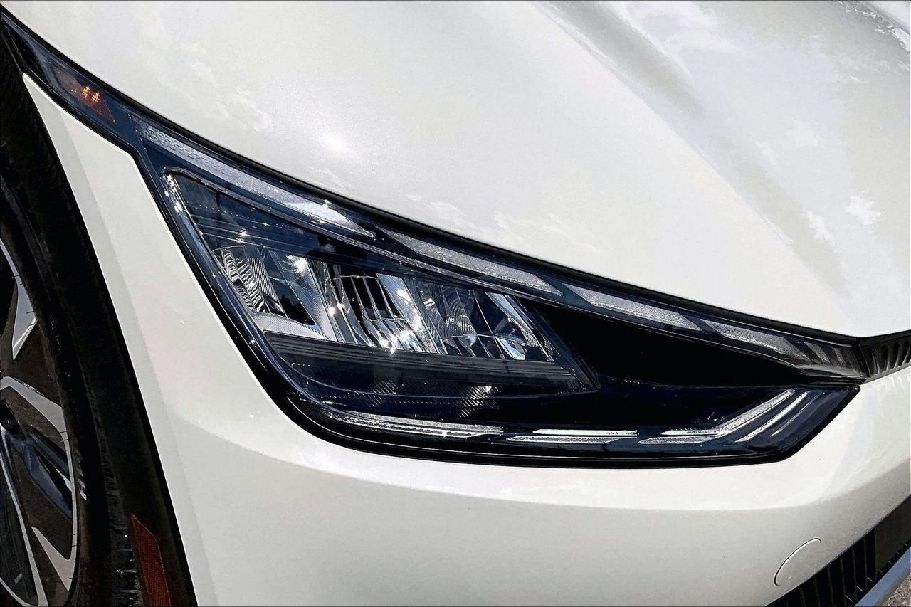 Used 2024 Glacier Kia Light Long Range image 32