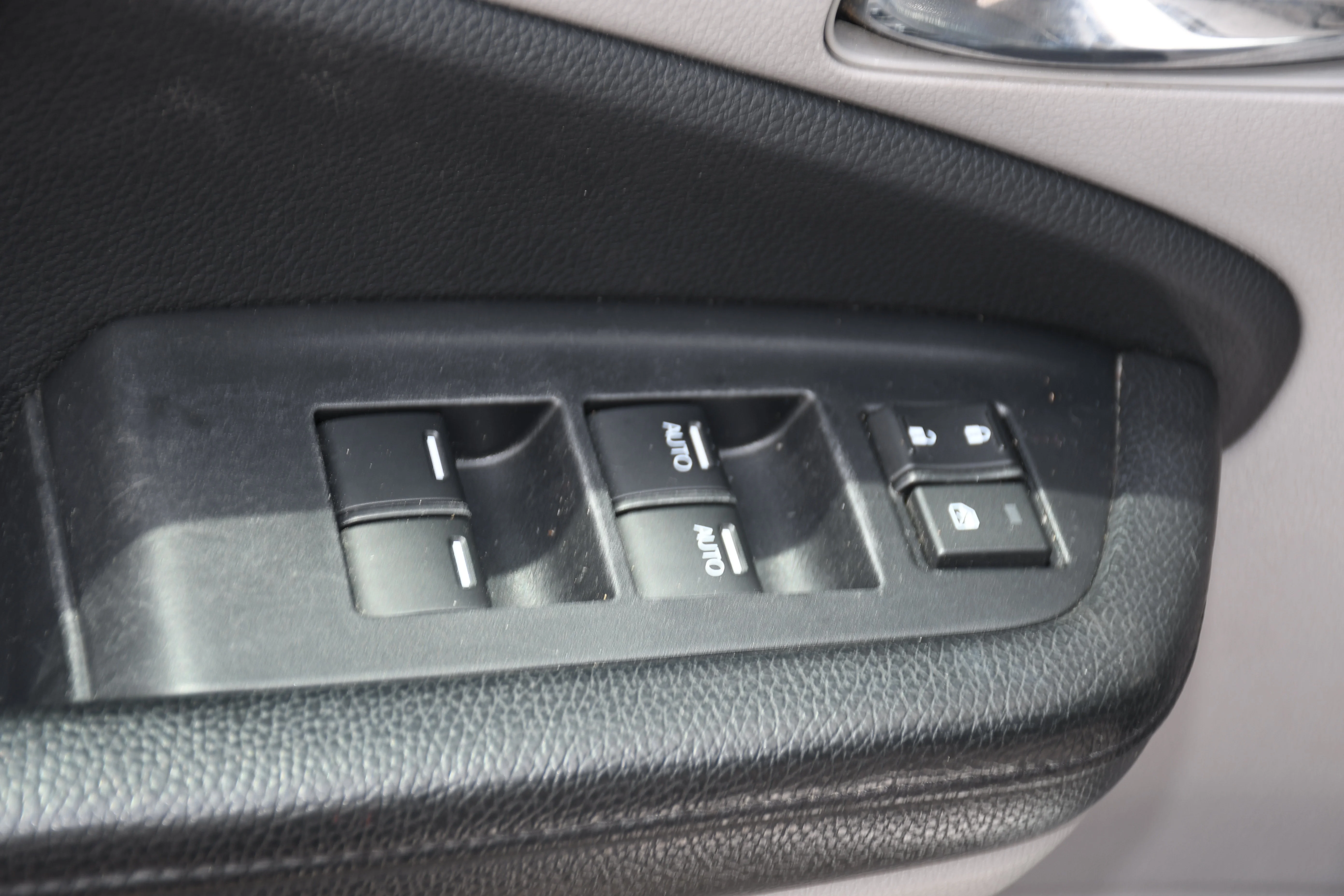 Used 2017  Honda Touring image 10