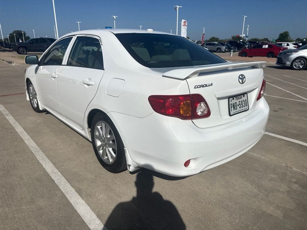 Used 2009  Toyota LE image 3