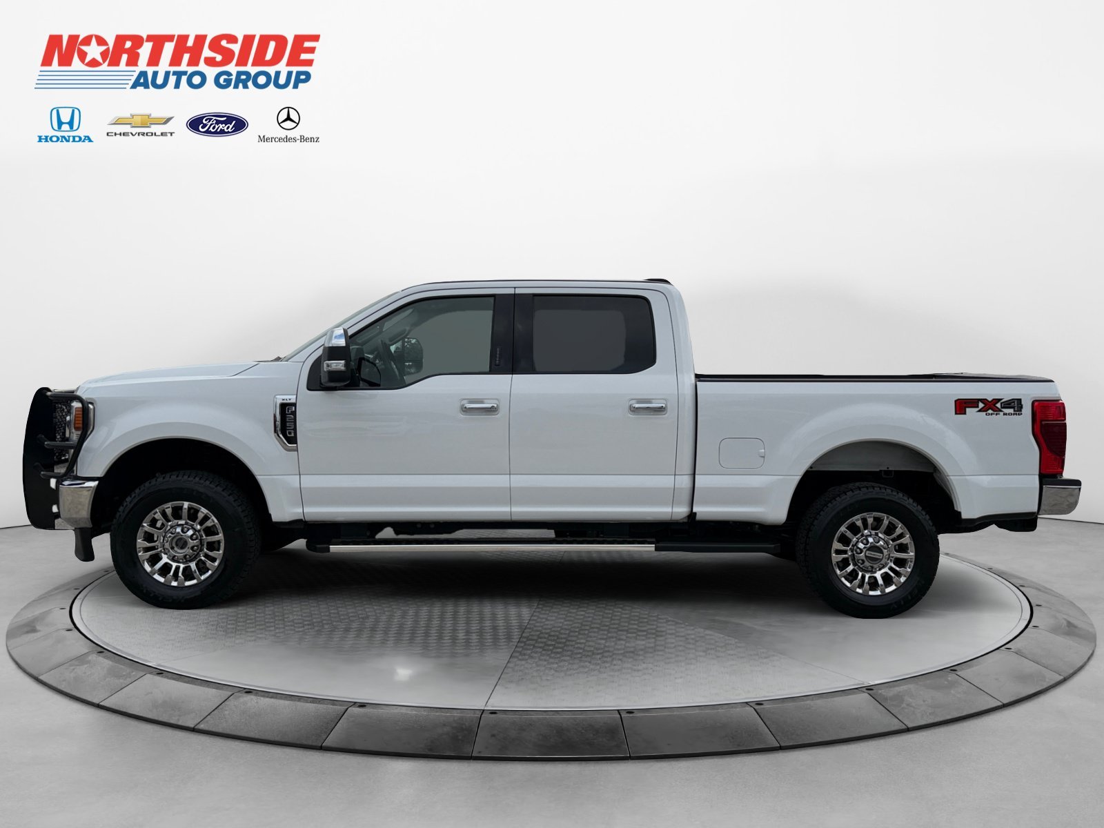 Certified Used 2022 Oxford White Ford XLT image 4