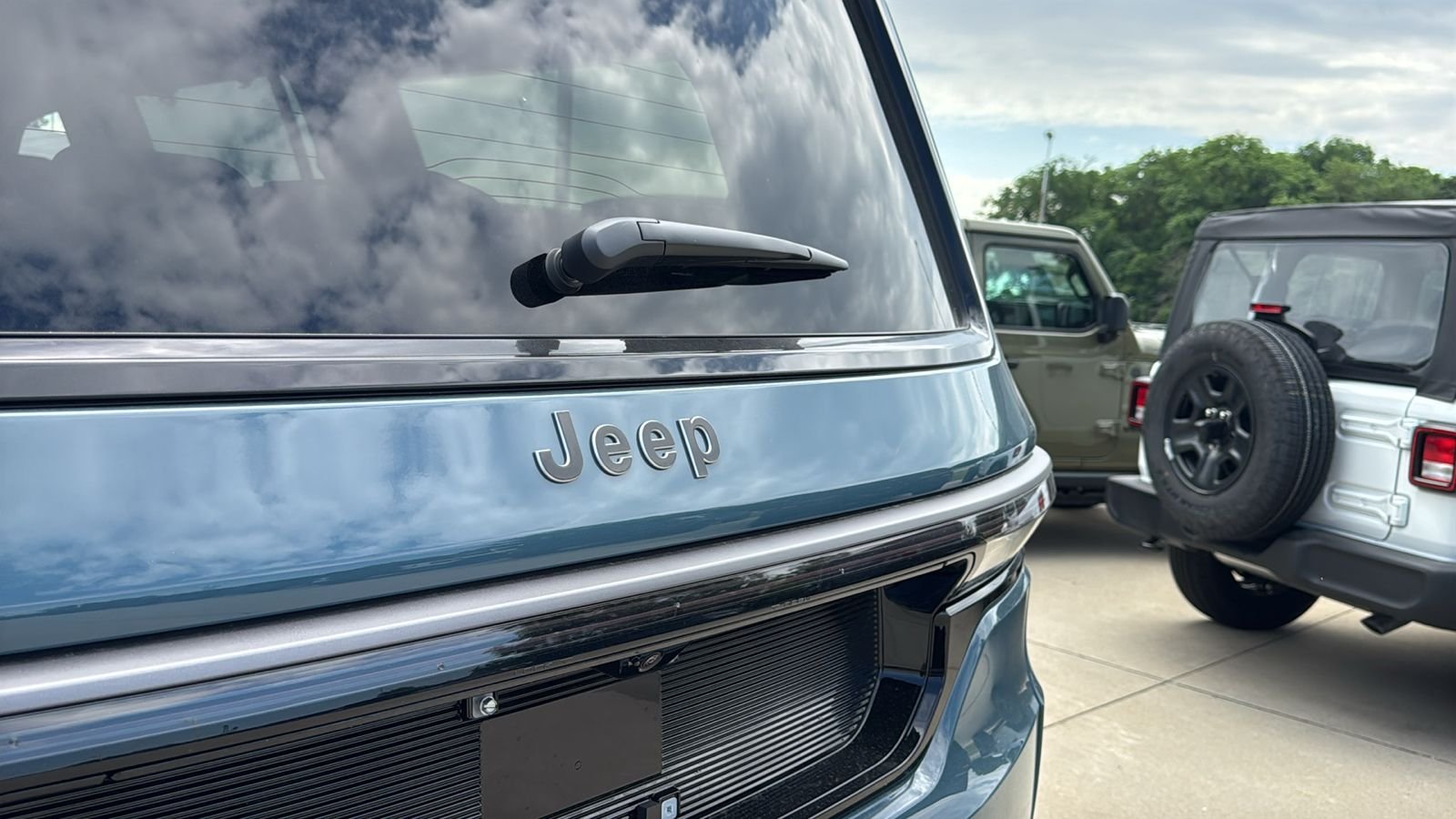 New 2026 Steel Blue Exterior Paint Jeep Limited Altitude image 11