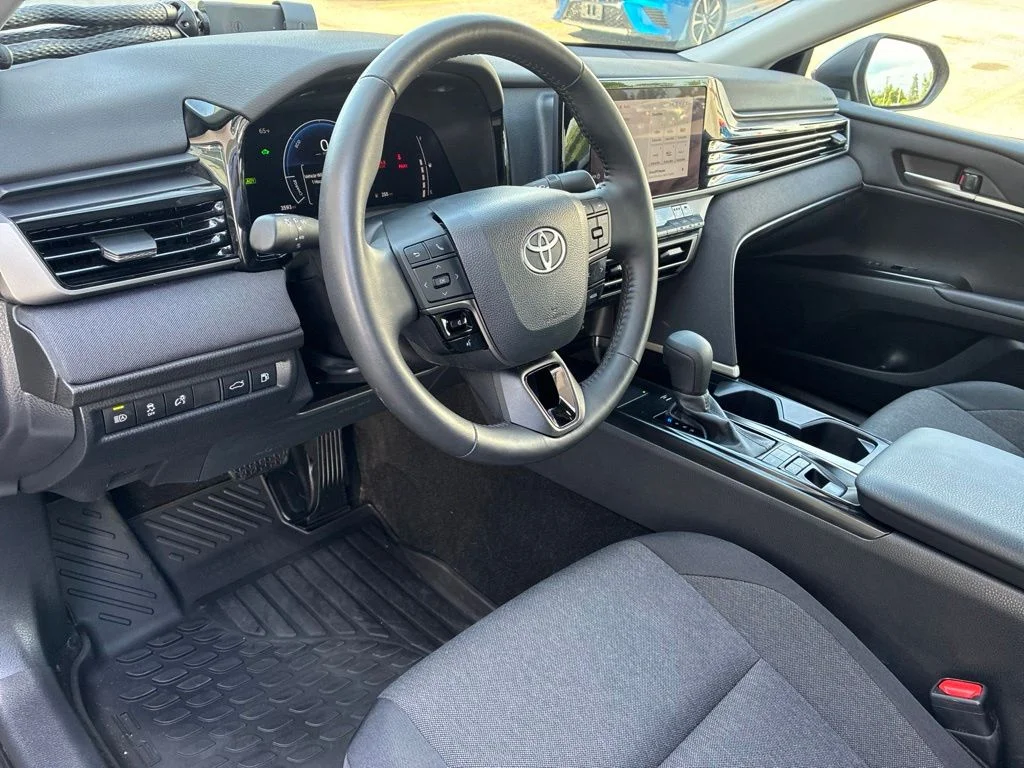 Used 2026  Toyota LE image 18