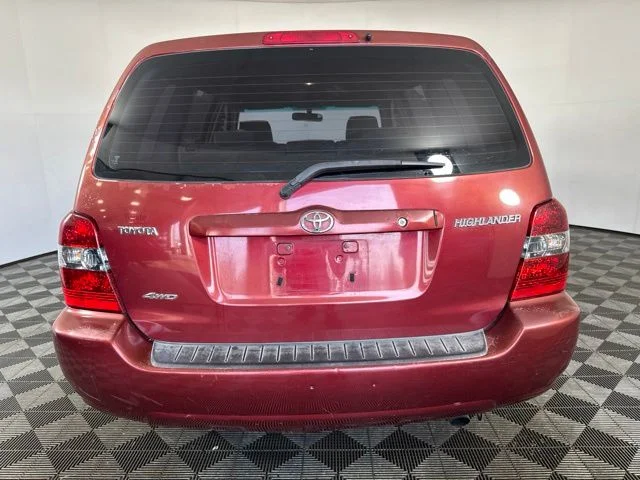 Used 2004 Red Toyota Base image 20