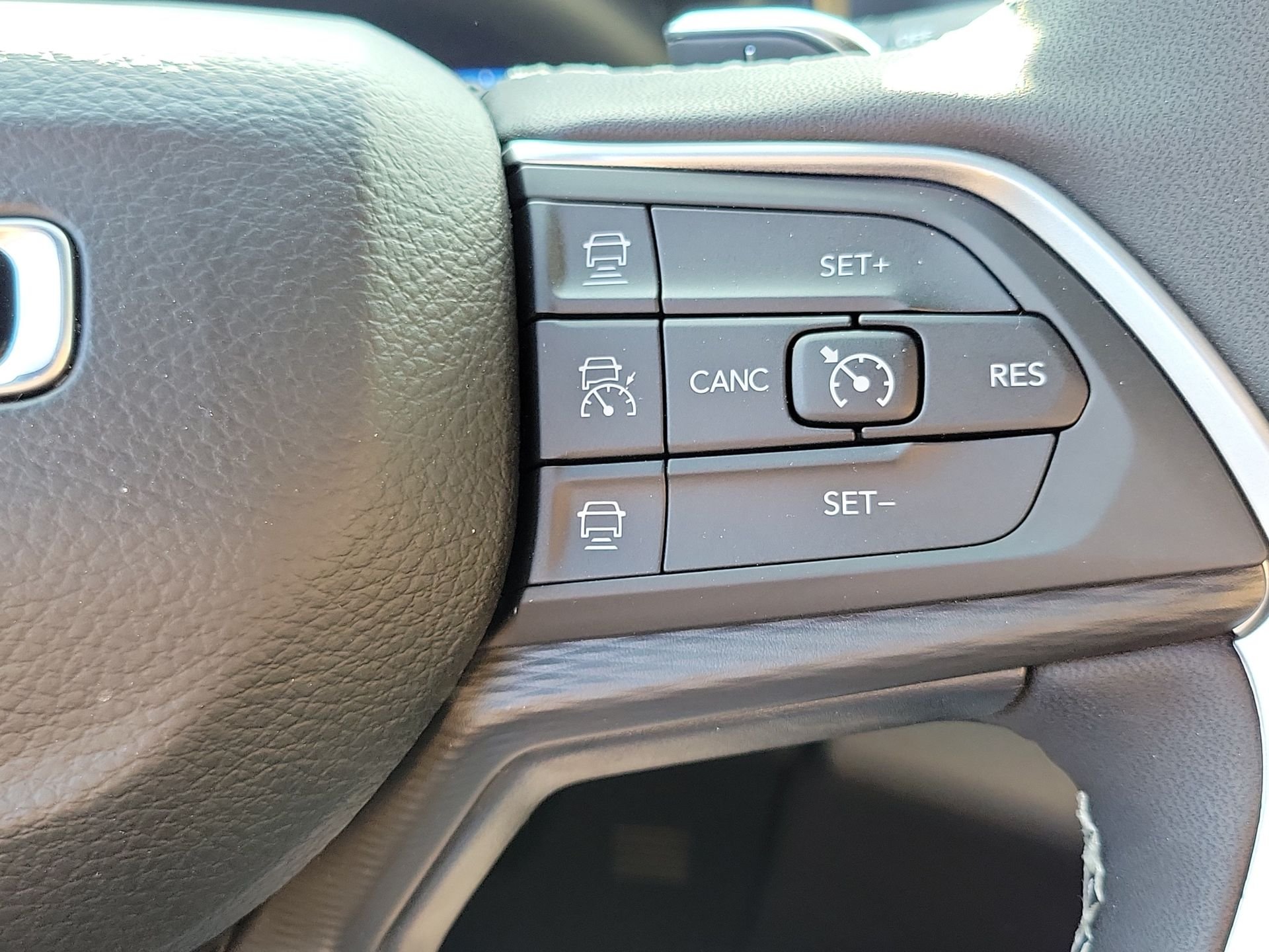 New 2026 Baltic Gray Metallic Clear-Coat Exterior Paint Jeep Laredo X image 8