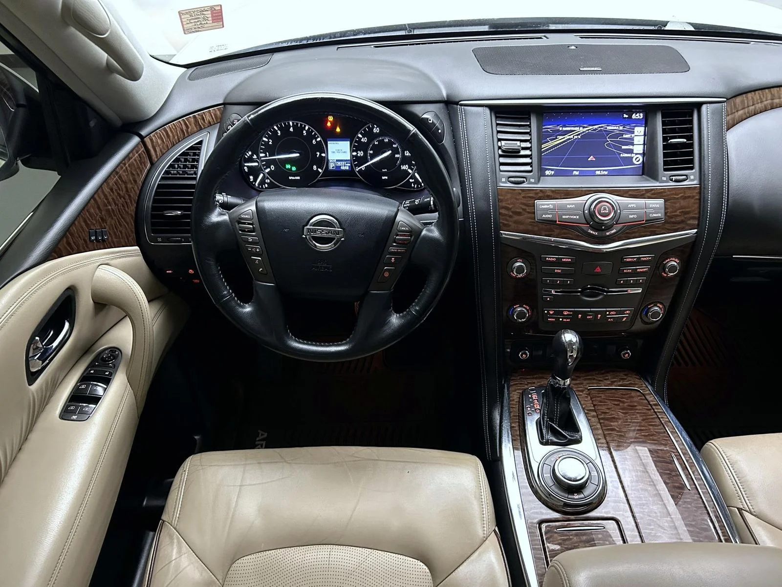 Used 2018 White Nissan Platinum image 14